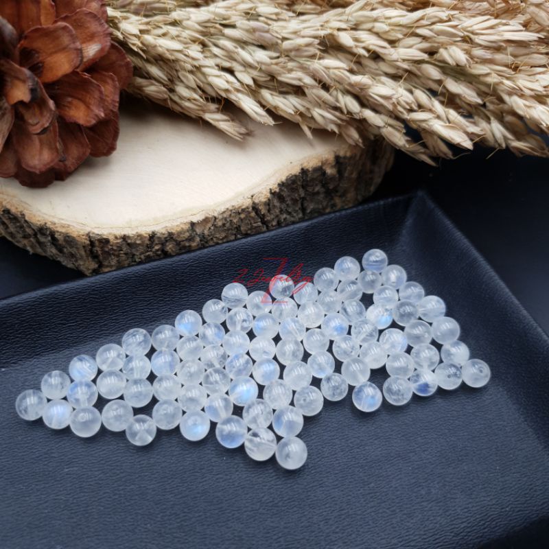 1 hạt đá màu trắng ánh trăng