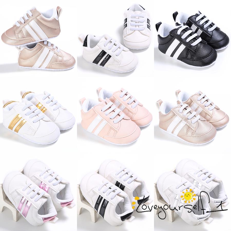 Giày sneaker đế mềm chống trượt in họa tiết sọc thời trang cho bé