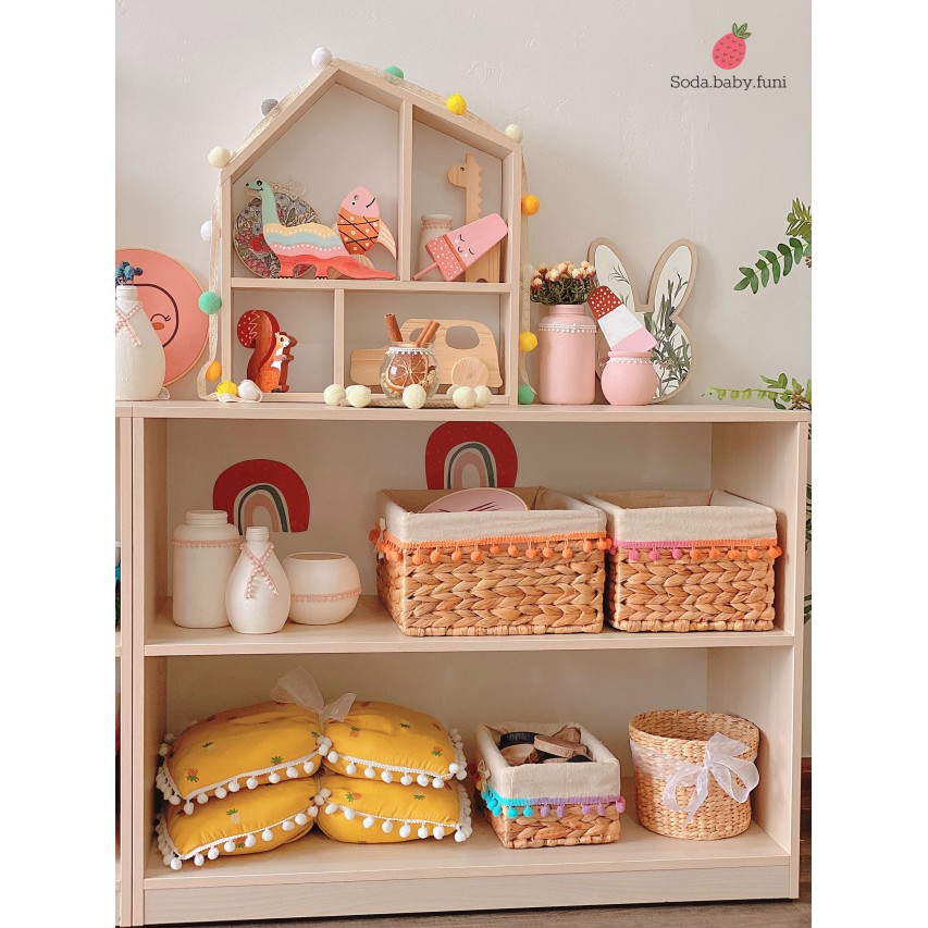 ..  Kệ đồ chơi Montessori cho bé sắp xếp đồ chơi ngăn nắp màu gỗ kích thước ngang 80cm mã 001