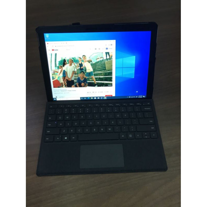 laptop surface pro 5 i5 7300 /8/256