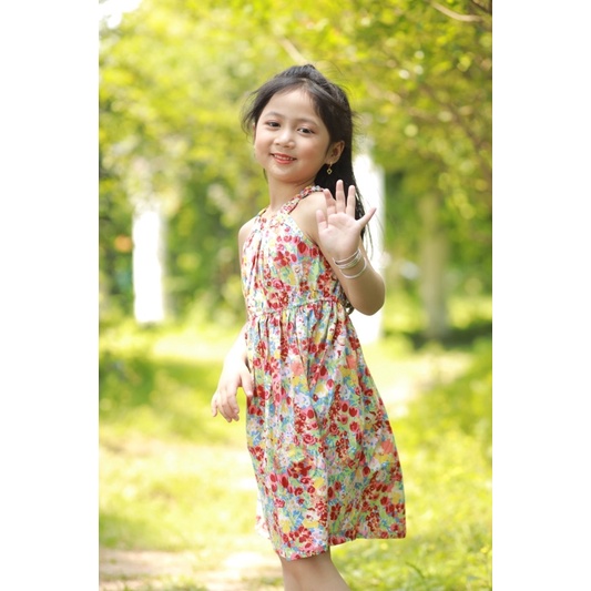 Váy cổ yếm cho bé gái