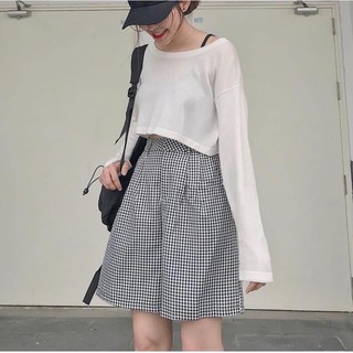 Set croptop trắng tay dài + quần ngố caro