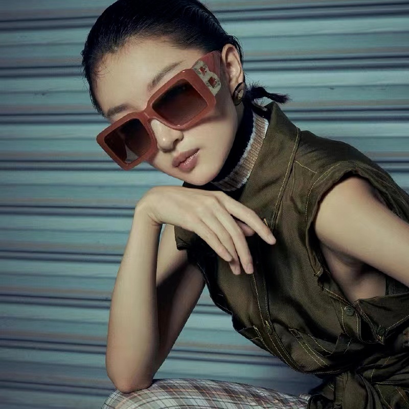 (KIQI-FASHION) COD Kính Mát Gọng Vuông Lớn Chống Tia Uv400 Phong Cách Âu Mỹ Cổ Điển Thời Trang Cho Nữ