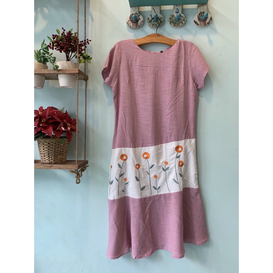 Đầm linen thêu nữ- hàng thiết kế- phong cách trẻ trung, sang trọng. MS:  ĐT032