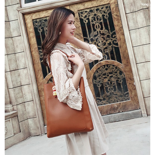 [Sẵn nâu/trắng có video] Túi tote da trơn đeo vai có ngăn ngoài tiện lợi (tặng kèm móc treo) - P003 | BigBuy360 - bigbuy360.vn