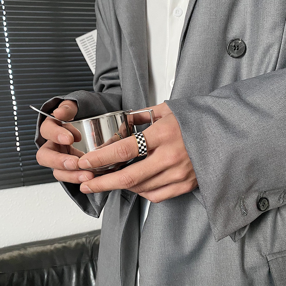 Nhẫn titan unisex kẻ caro đen trắng không gỉ UR2201