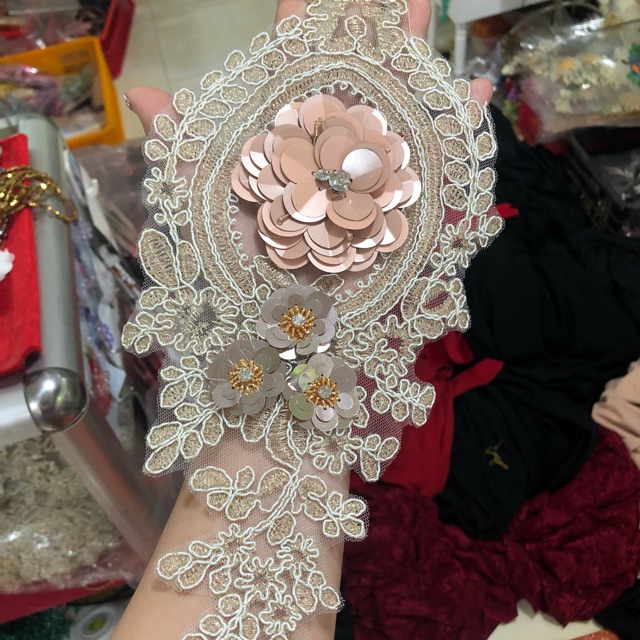 Tấm ren 4 hoa(khách kéo hình qua xem rõ hơn nhé)