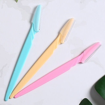 Dao cạo lông mày théo không rỉ giá rẻ loại có nắp đậy 1 lưỡi Shop giao màu ngẫu nhiên