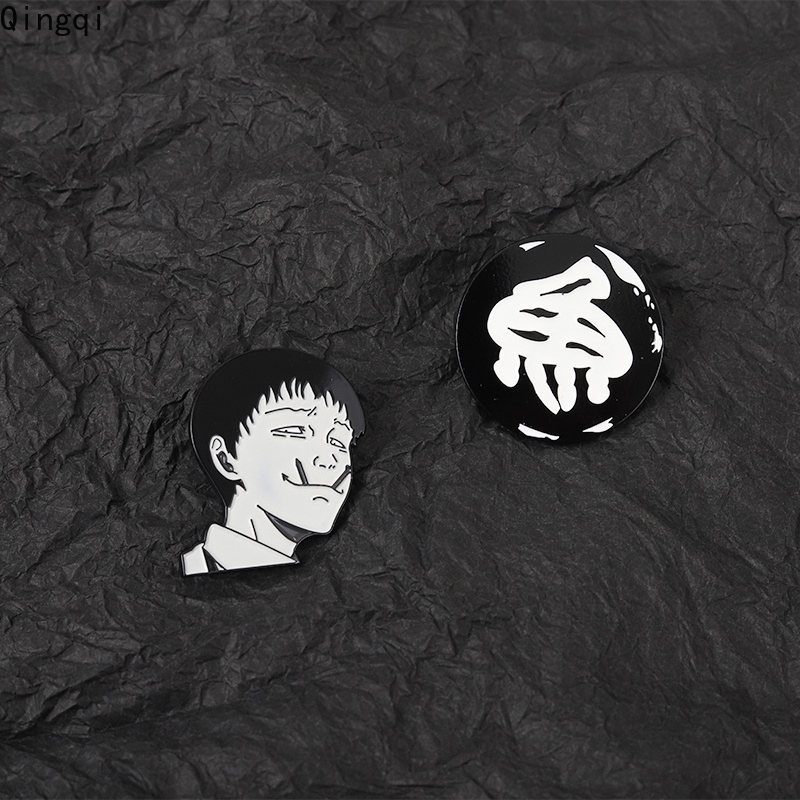 Ghim cài áo Miss Zoe hình phim kinh dị độc đáo