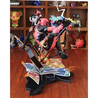 Mô hình Deadpool Breaking the Fourth Wall 24cm