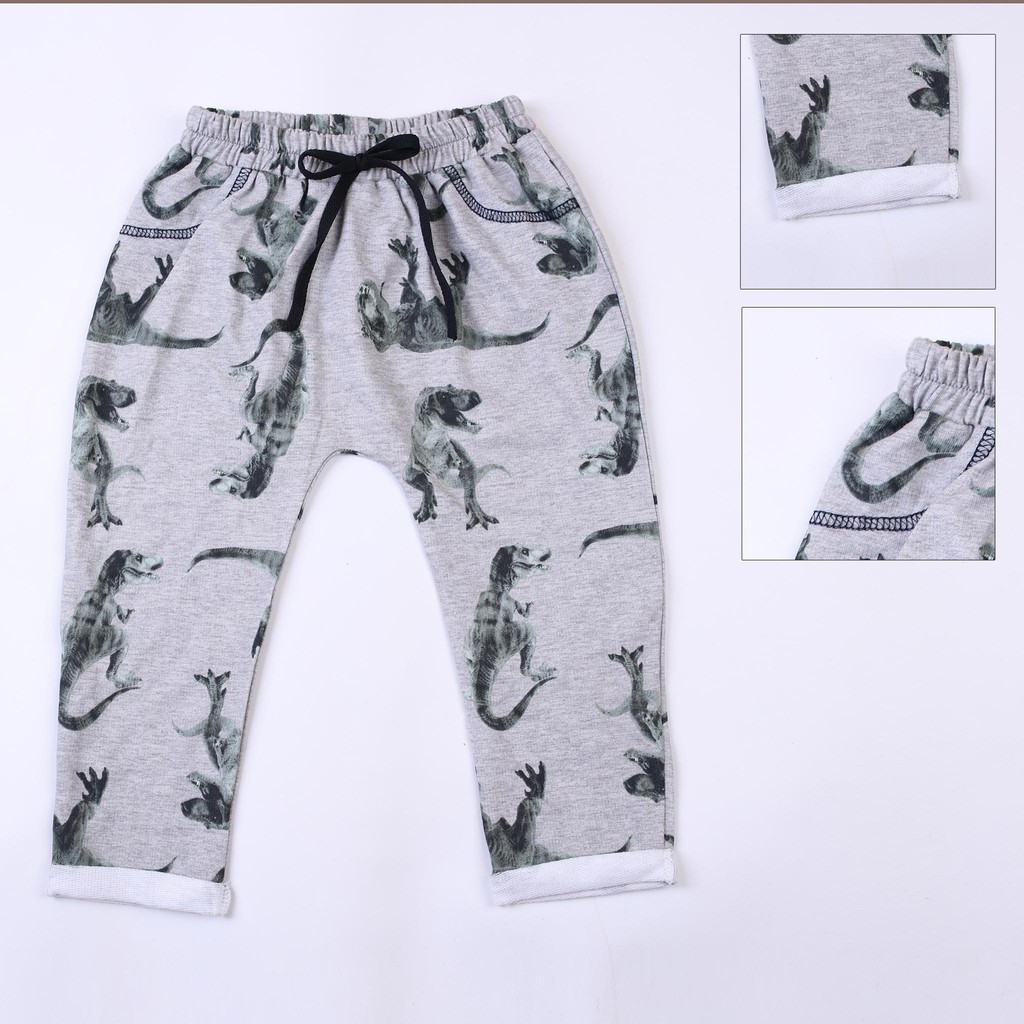 Quần nỉ dài bo gấu bé trai đũng tròn size 1-5T, cho bạn từ 9-18kg. Chất nỉ da cá dày dặn, đanh tay. Hình in đẹp, dễ phối