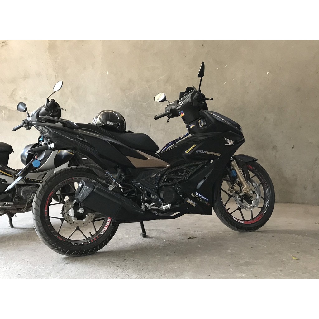 Tem titan chữ Winner X và logo Honda Cánh chim titan