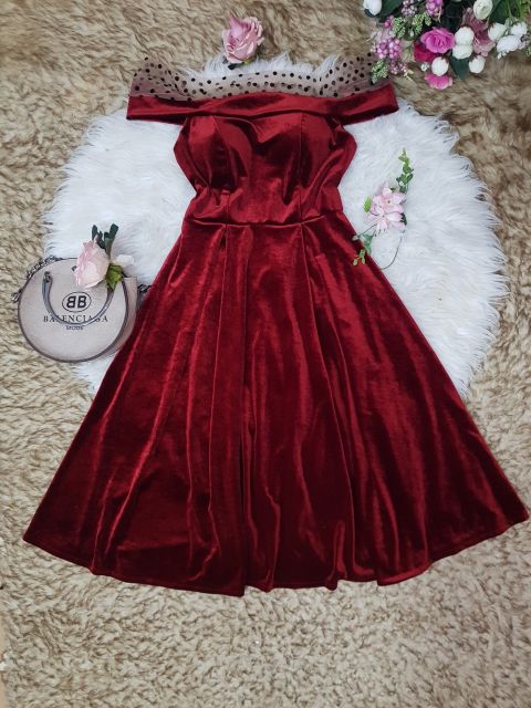 Đầm nhung xoè trễ vai phối lưới bi cao cấp