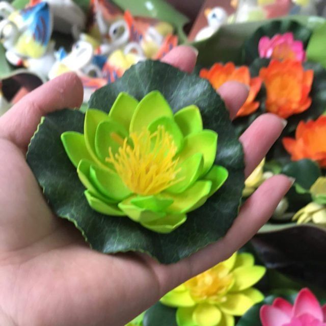 Hoa sen xốp trang trí bể cá