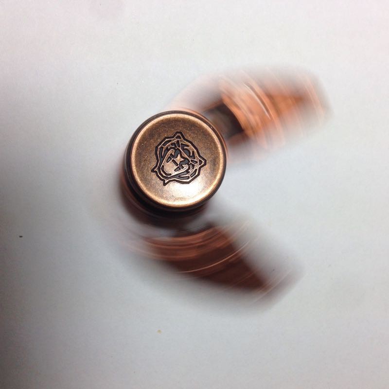 Con quay đồng chữ thập Spinner