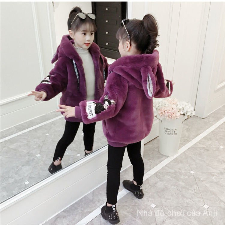 Fashionable autumn and winter little girls coats plus thick velvet to keep warm