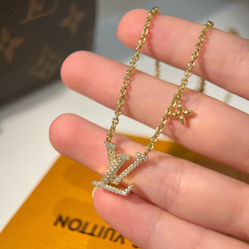 Dây chuyền nữ mặt LV đính đá cao cấp logo thương hiệu Louis Vuitton vòng cổ nữ mẫu mới 2022