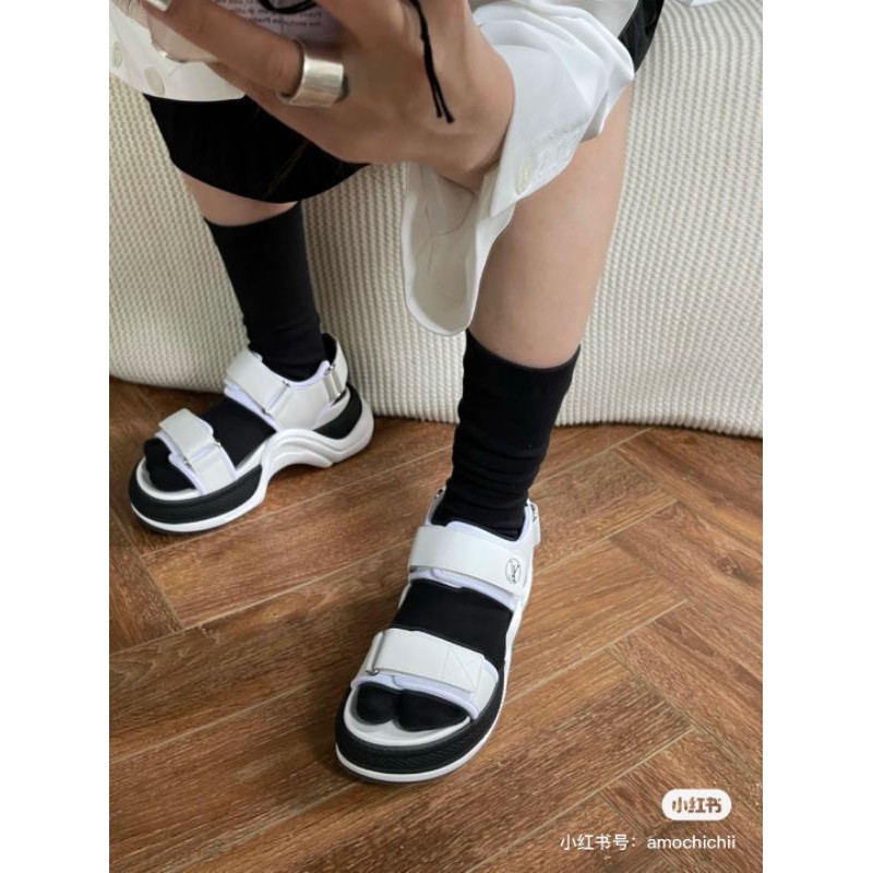 dép sandal nữ da thật quai ngang LV