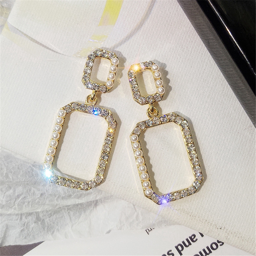 Hoa tai kiểu lớn thiết kế rỗng viền đính kim cương giả sành điệu