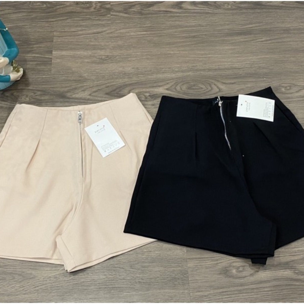 Quần short nữ , quần đùi ống rộng nữ lưng cao khoá trước màu đen vải tuyết mưa dày dặn phong cách hàn quốc Larosa