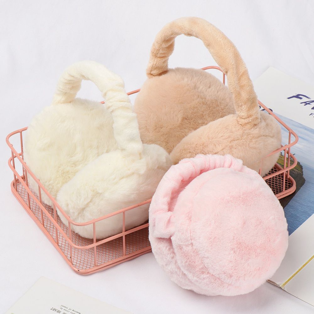 Bông chụp tai giữ ấm có thể điều chỉnh phong cách thời trang thu đông cho nữ