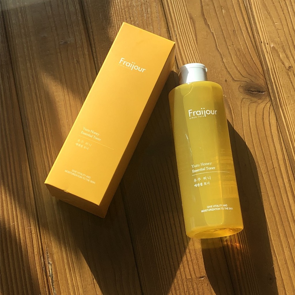 Nước Hoa Hồng Fraijour Chứa Phức Hợp Ong Yuzu Honey Essential Toner