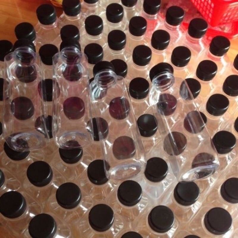 Chai nhựa đựng trà sữa vuông nắp đen 330ml