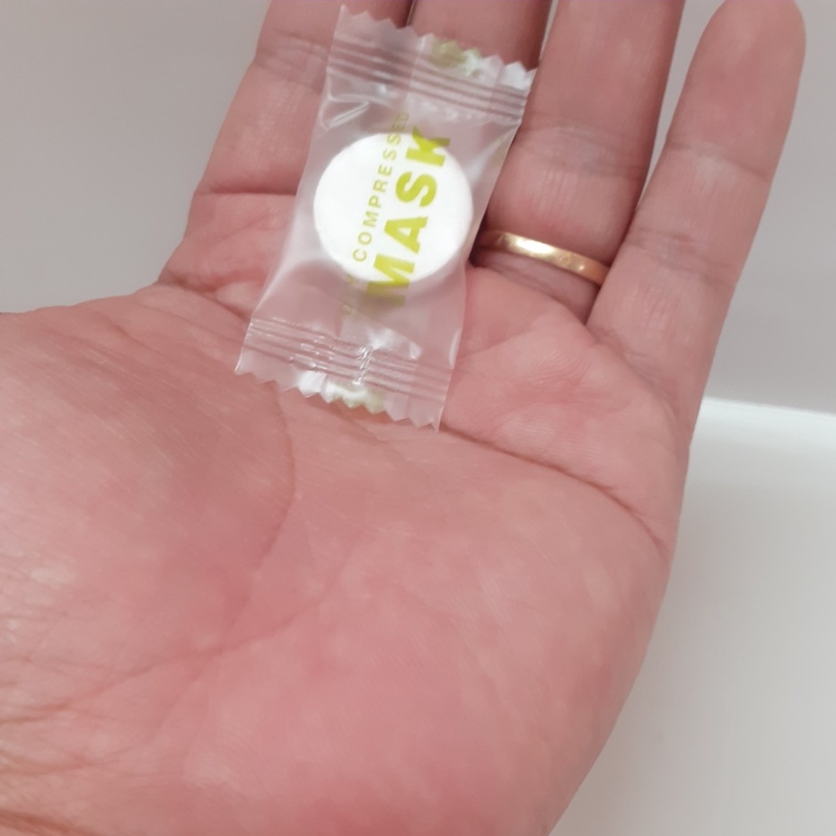 Viên mặt nạ nén dạng kẹo, tiện lợi cho du lich hoặc sử dụng tại nhà.