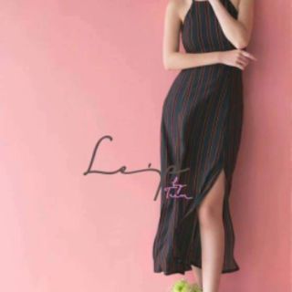 Đầm yếm xẻ tà