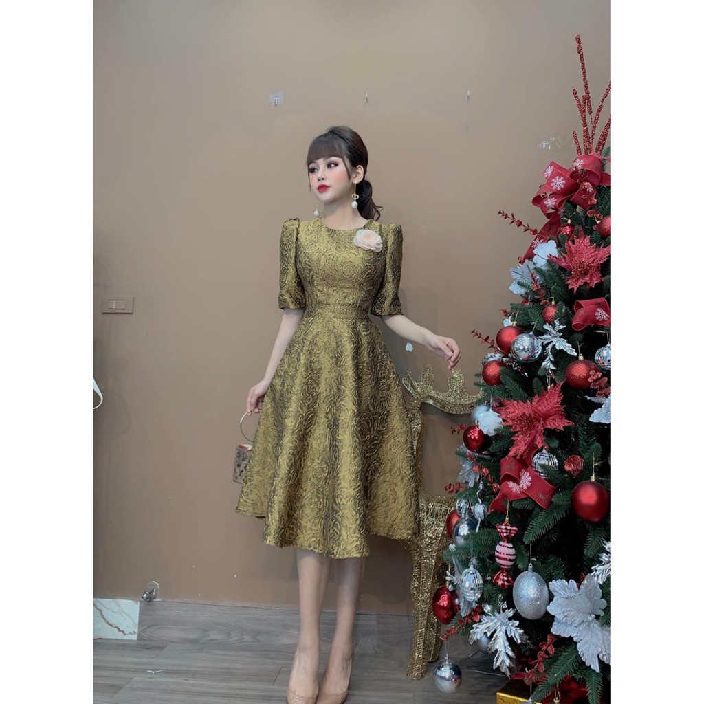 [Mã SKAMA06 giảm 8% tối đa 50K đơn 250K] Monoco- Váy gấm cổ tròn dáng xòe cao cấp -8198 | BigBuy360 - bigbuy360.vn