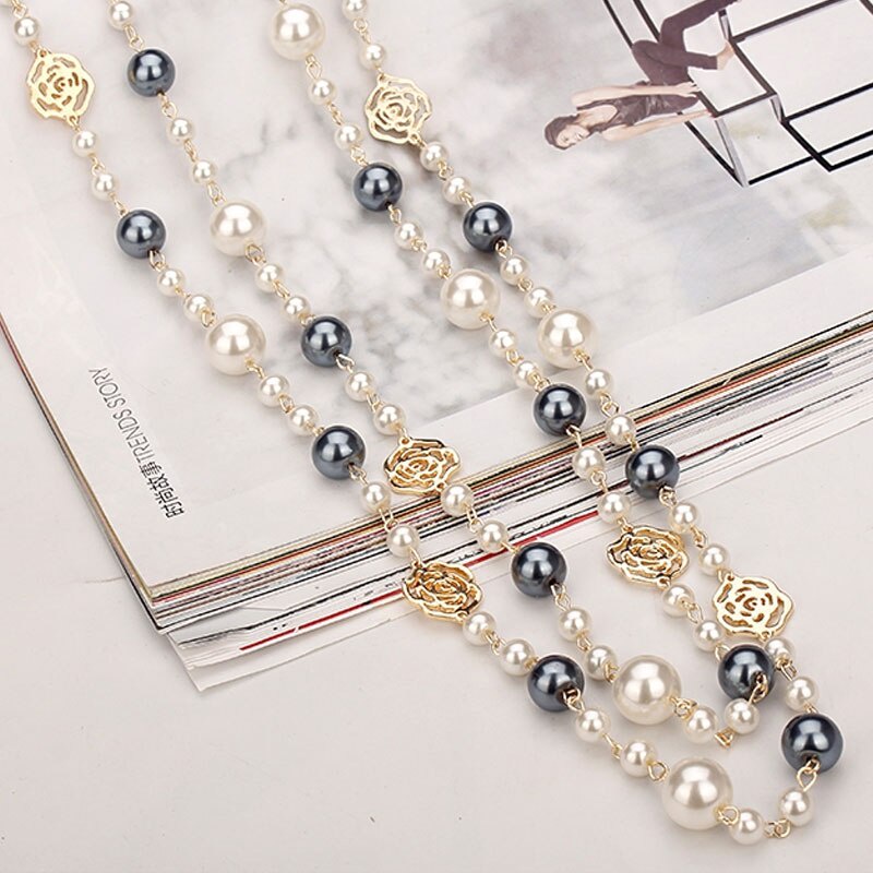 Vòng cổ Dài Hai Lớp Đính Hoa Hồng Và Hạt Ngọc Trai Nổi Tiếng