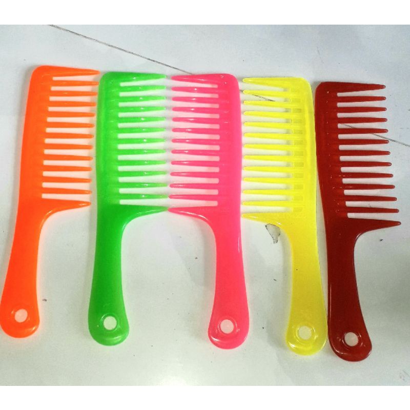 Một chiếc lược dành cho tóc xoăn_ tóc uốn bằng nhựa