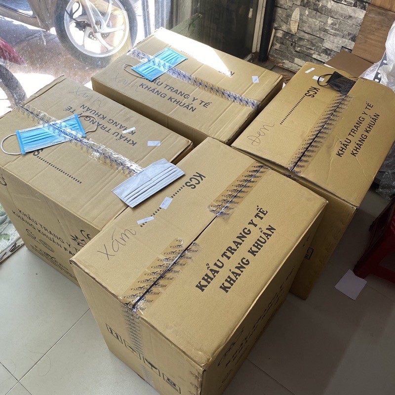 Khẩu trang Y Tế kháng khuẩn 4 lớp FAMAPRO ( màu XÁM ) hộp 50 cái