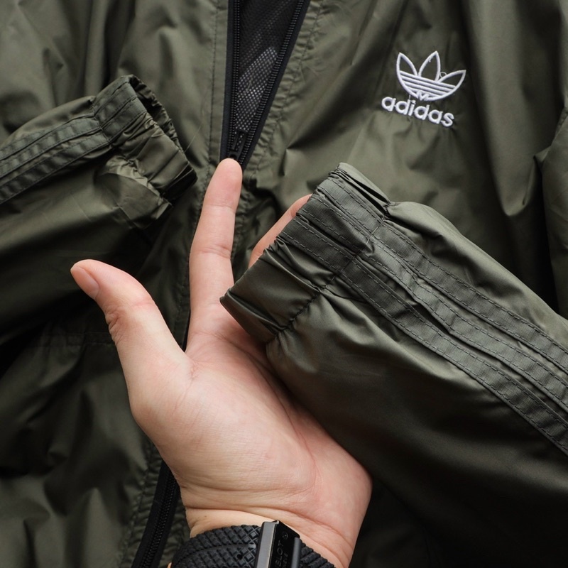 Áo khoác gió có mũ ad 2 lớp lót lưới thoáng khí