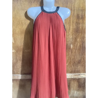 THANH LÝ TỦ ĐỒ: ĐẦM XẾP LY CỔ YẾM ĐỎ CAM ĐẤT SIZE M/L