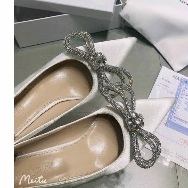 Giày cao gót lụa nơ đá to đen trắng