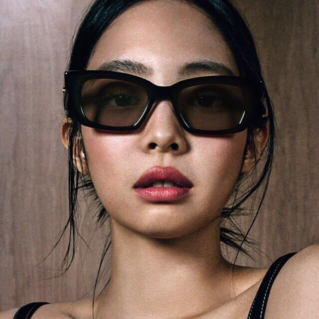 Mắt kính siêu đẹp