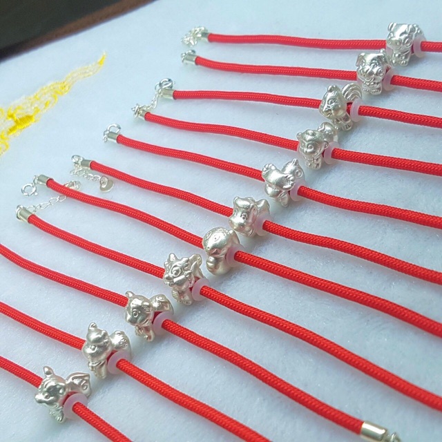Vòng tay chỉ đỏ mix bạc 12 con giáp S999