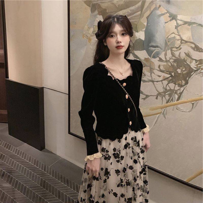 Áo kiểu nhung cổ vuông tay dài + chân váy lưới hoa màu đen thời trang nữ tính 2020