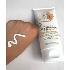 Sữa Dưỡng Thể Almond Milk & Honey Soothing & Restoring Body Lotion The Body Shop 200ML