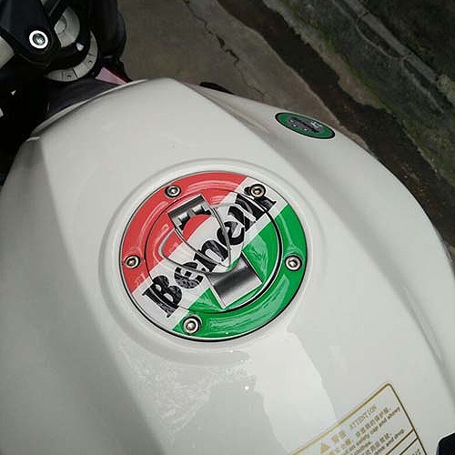 5D Sợi carbon Xe máy Nắp xăng nhiên liệu Nhãn dán Không thấm nước Nắp thùng nhiên liệu Hình dán Đối với Benelli 150 250 300 600 502C 750 BJ600GS BJ300GS