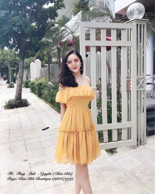 Váy trễ vai bốn màu