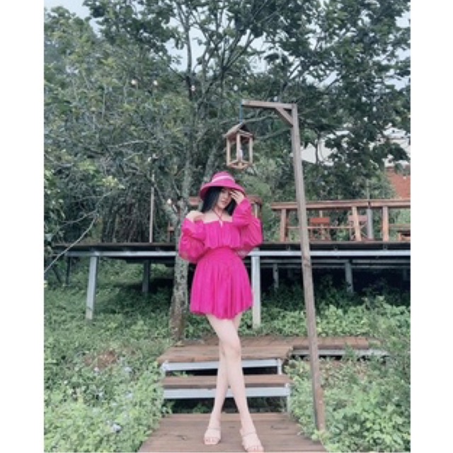 Jumpsuit Hồng Tơ Non Thiết Kế Trễ Vai Cổ Yếm