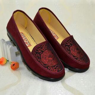 Giày cho mẹ, bà ngoại