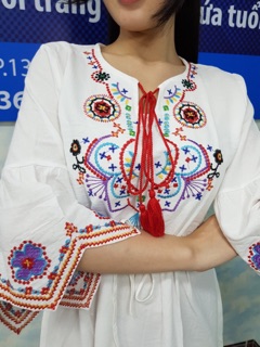 Đầm maxi thêu thổ cẩm