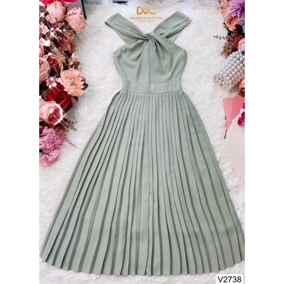 V2738 váy xếp ly màu xanh