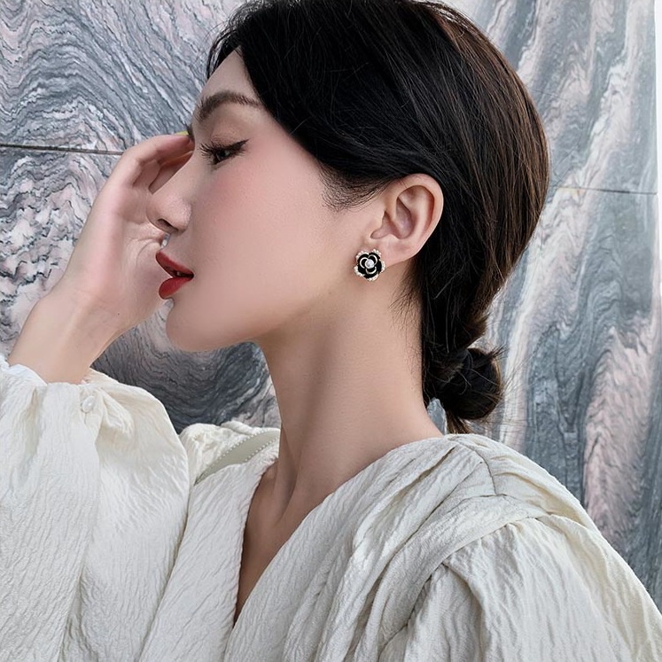 Bông tai nữ khuyên nữ hoa hồng đen thanh lịch sang trọng khuyên nụ đi tiệc đơn giản BT85