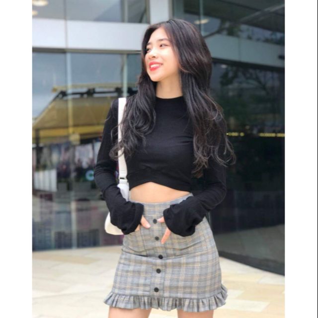 Crop tay dài loe bo bụng