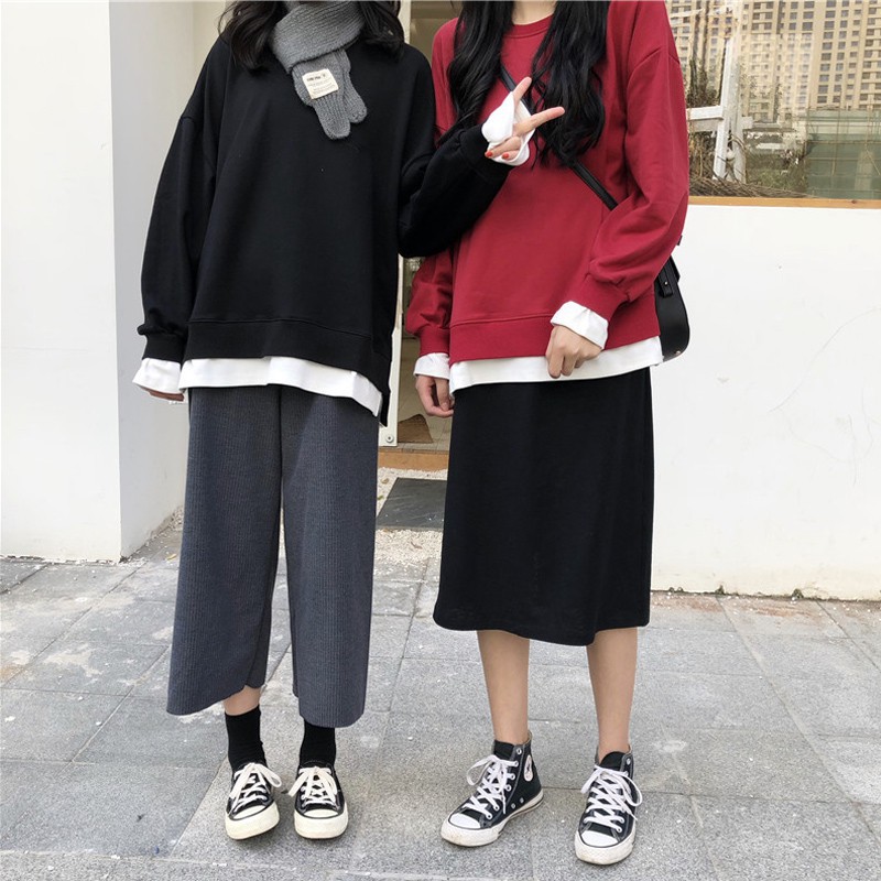 Sweater phối vạt trắng xẻ tà