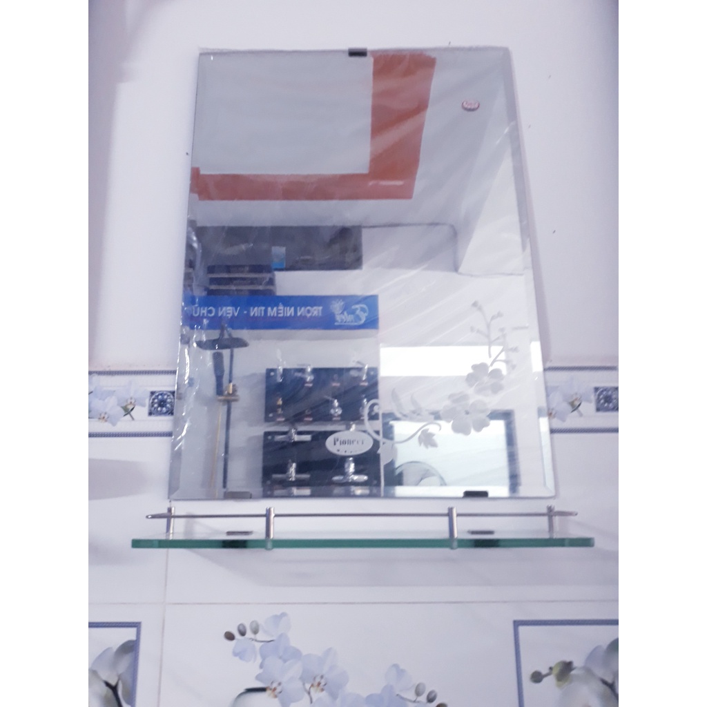 Gương soi kệ kiếng